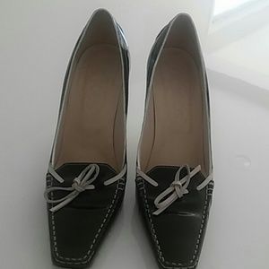 B&W all leather pumps